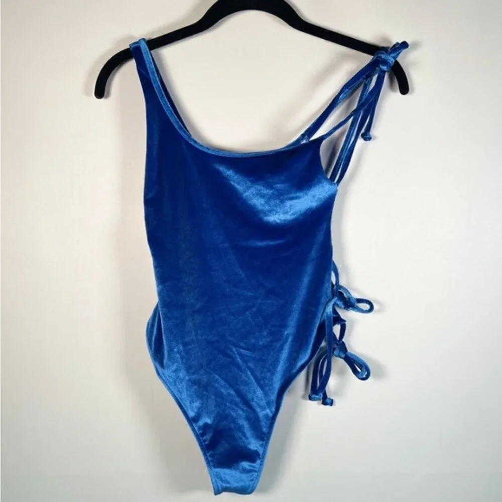 NWT FRANKIES BIKINS Swim Made in USA‎ 🇺🇸 Honey Velvet Cheeky One Piece Size M
